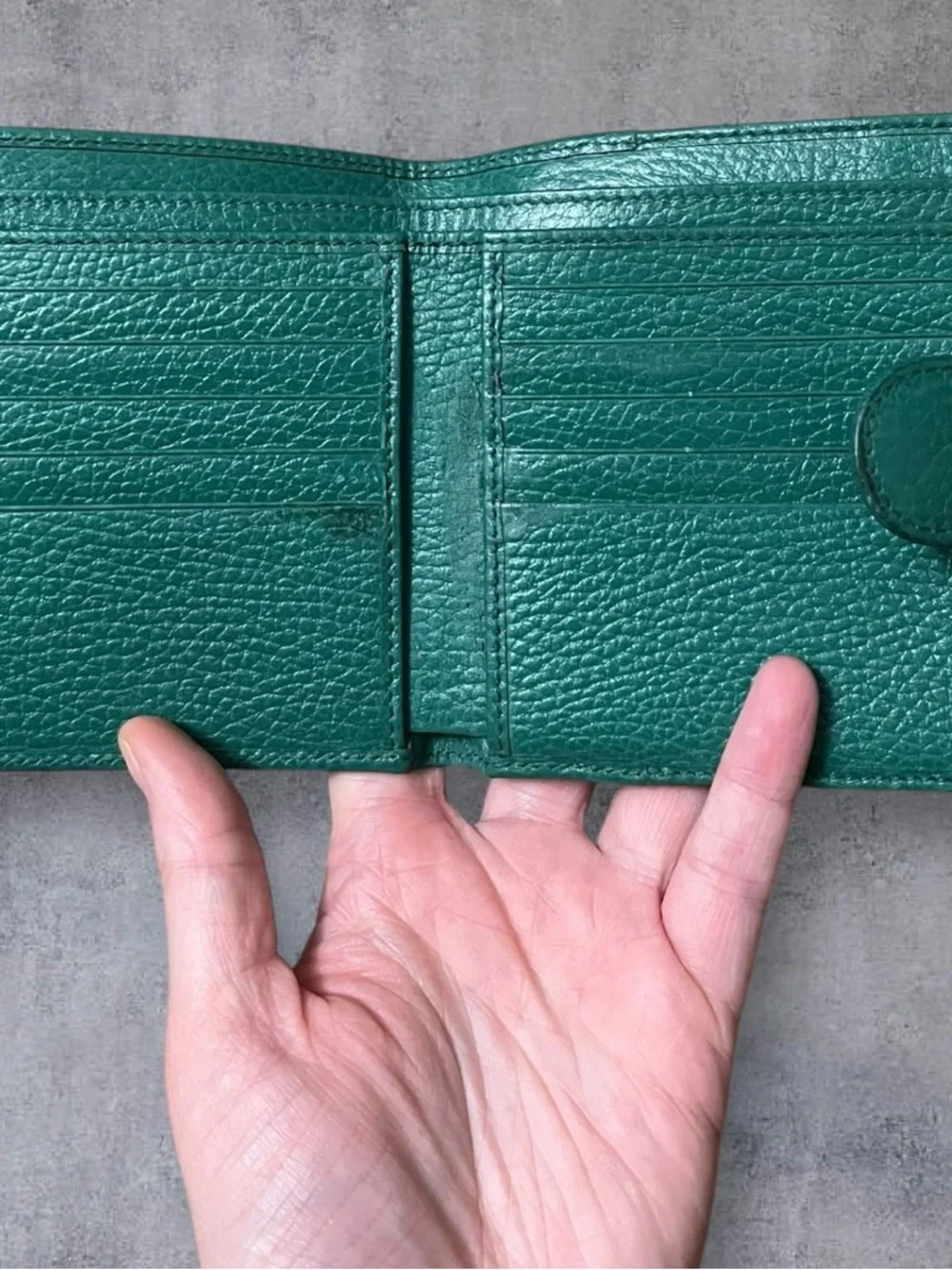 Green Gucci Wallet - Picture 4 of 7